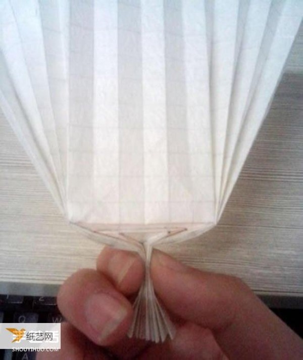 Illustration of the origami method of hand-folding a beautiful three-dimensional angel