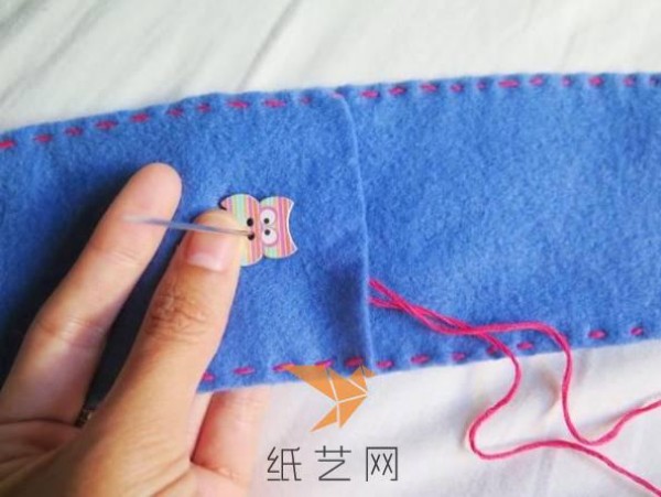 Tutorial on making a simple pencil case from non-woven fabric