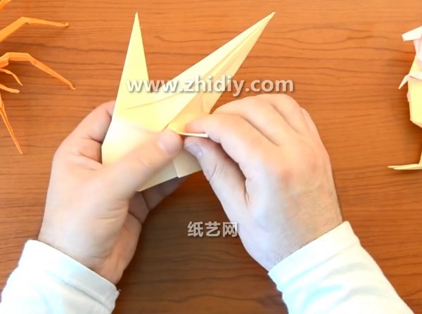 Origami video tutorial for origami kangaroo