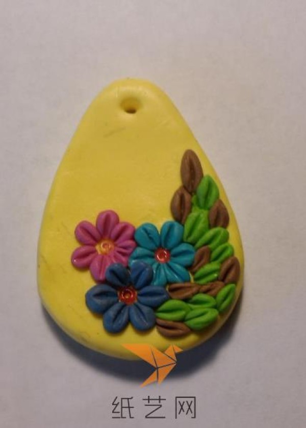 Tutorial on how to make a beautiful ultra-light clay flower necklace for New Year’s gift