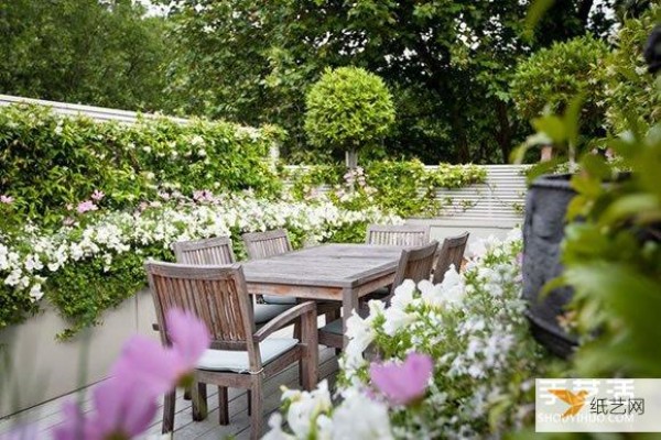 I also hope to have a balcony like this. An urban oasis privately owned by an interior designer.