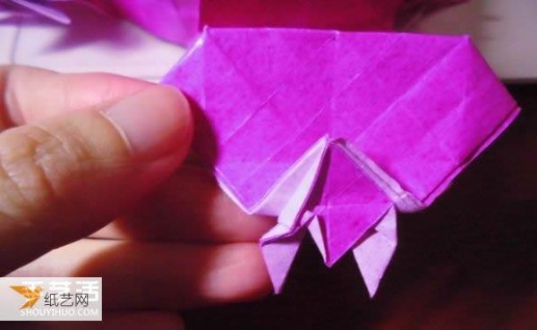 Very creative step-by-step illustration of Dielianhua heart origami