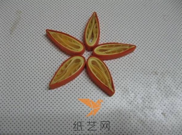 A good tutorial to learn paper quilling from scratch Detailed illustrations of making paper quilling flowers