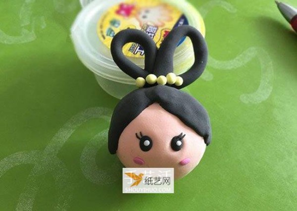 Use clay to create beautiful Chang’e dolls