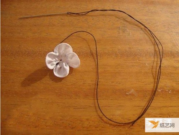 Tutorial on how to hand-make personalized fabric plum blossom hair accessories using non-woven fabrics