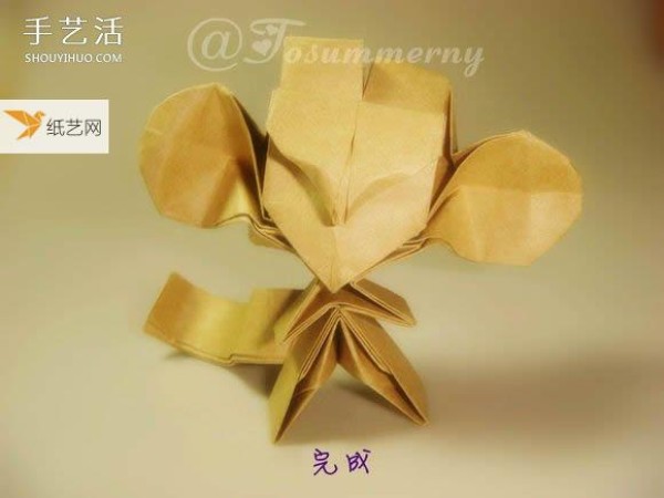 Illustration of how to use origami to fold the cute version of Sun Wukong