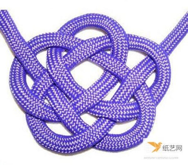 Illustrated tutorial on how to weave two round knots, the Cloud Knot and the Solomon Seal Knot.