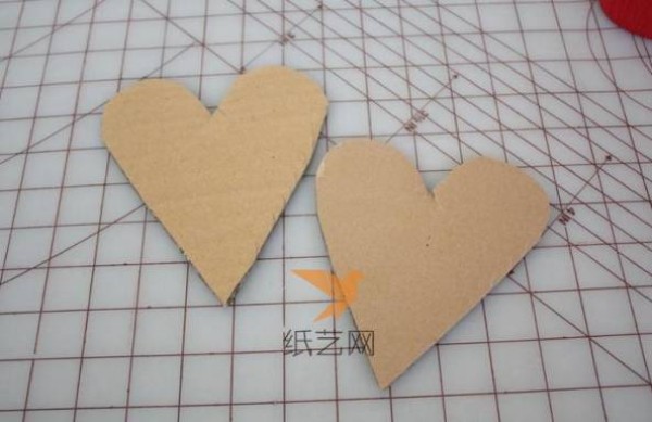 Tutorial on how to make a simple paper rose heart-shaped decoration