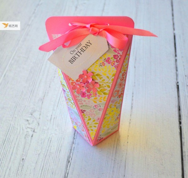 Super detailed, diamond-shaped gift box tutorial