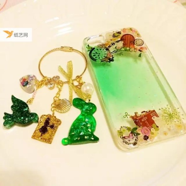 Crystal clear epoxy pendants, pendants, necklaces, and keychains! You can do it yourself!