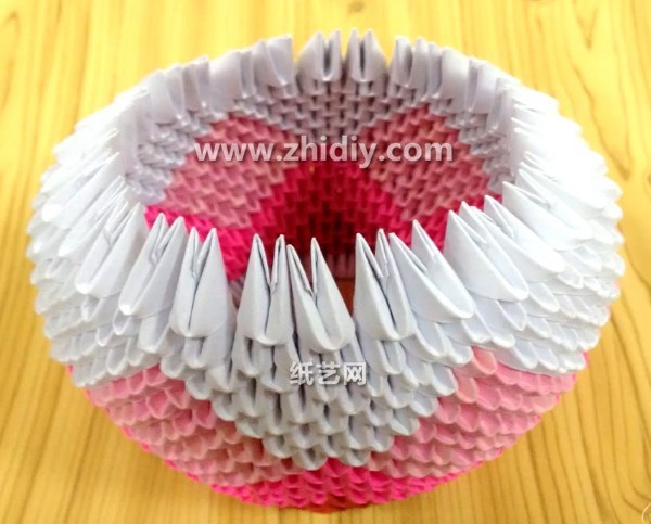 Tutorial on how to make origami triangular vase