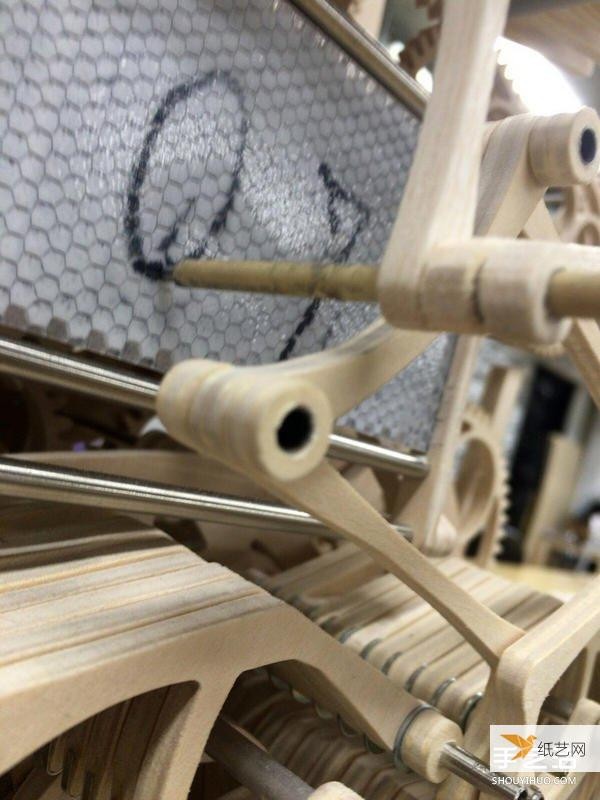 Art students use 400 movable parts to make a wooden mechanical clock