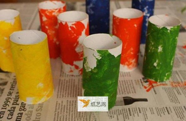 A simple tutorial for children to make little monsters using paper rolls