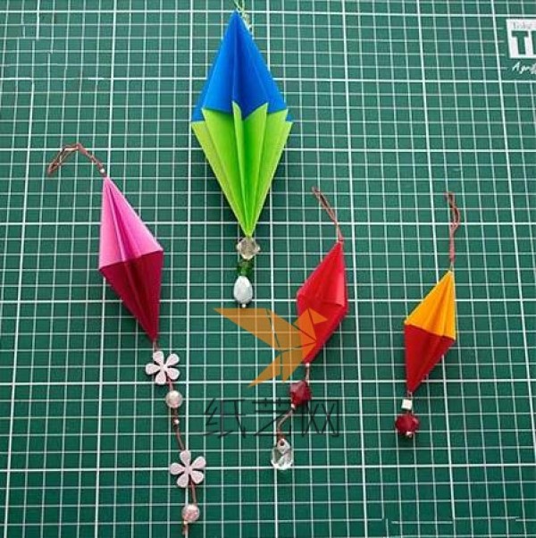 Beautiful handmade origami New Year decoration making tutorial