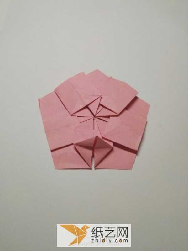 Tutorial on making origami cherry blossoms suitable for Christmas decoration