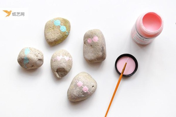 5 interesting and cute stone painting tutorials are waiting for you to choose!