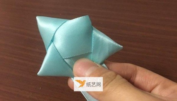 How to fold a beautiful and personalized five-pointed star with a ribbon