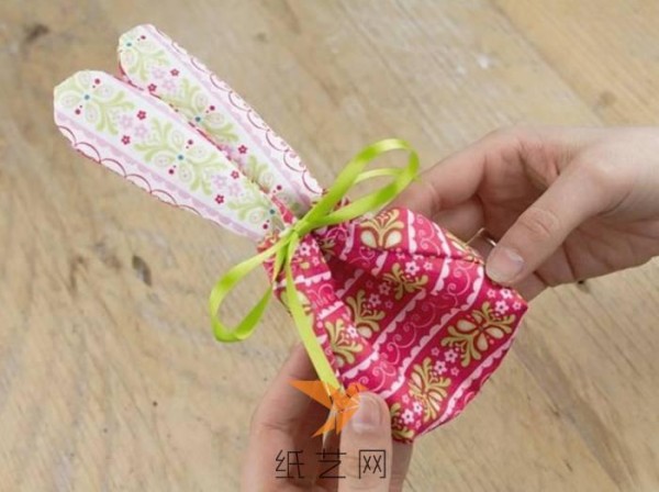 Tutorial on making Easter gift bunny candy bag