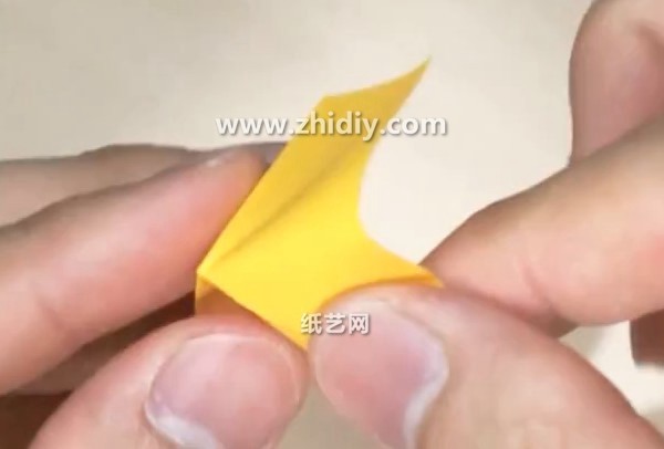 Origami video tutorial for simple origami car