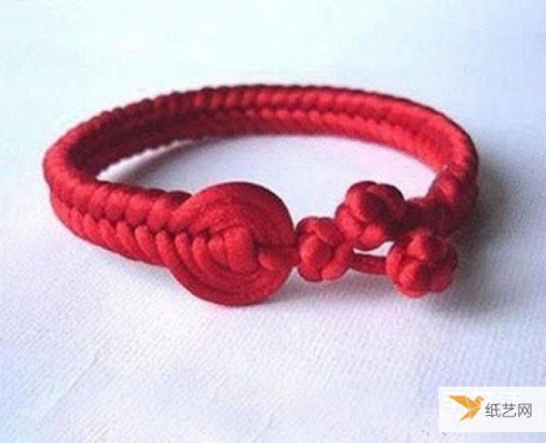 Illustration of how to weave a Chinese style red rope bracelet