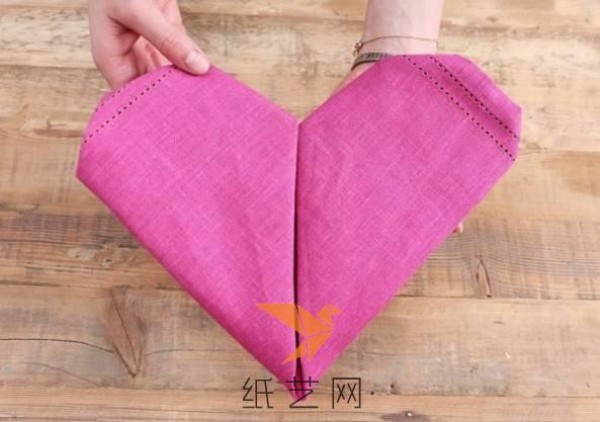 Tutorial on making heart-shaped napkins for Valentines Day Candlelight Dinner