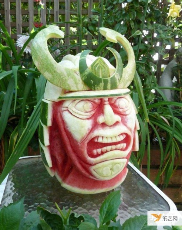 Appreciate the creative looking fruit carvings and melon carvings