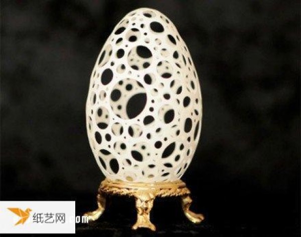 Appreciate the exquisite hand-made egg carving art works