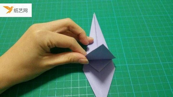 A very simple origami tutorial of a monkey climbing a tree