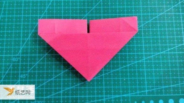 Hand-folded Valentines Day LOVE heart-shaped origami illustration tutorial