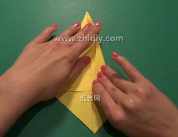 Tutorial on how to make a simple origami giraffe