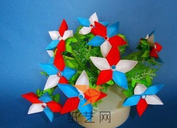 Tutorial on making beautiful origami flower decorations