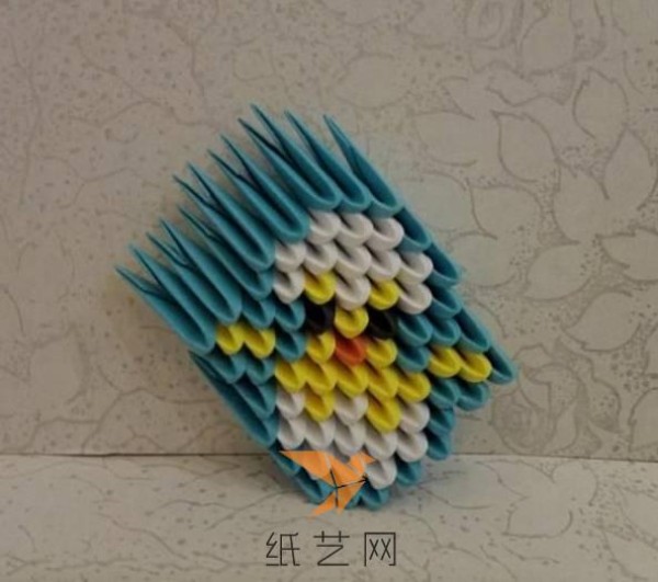 Tutorial on how to make three cute origami chicks in triangles