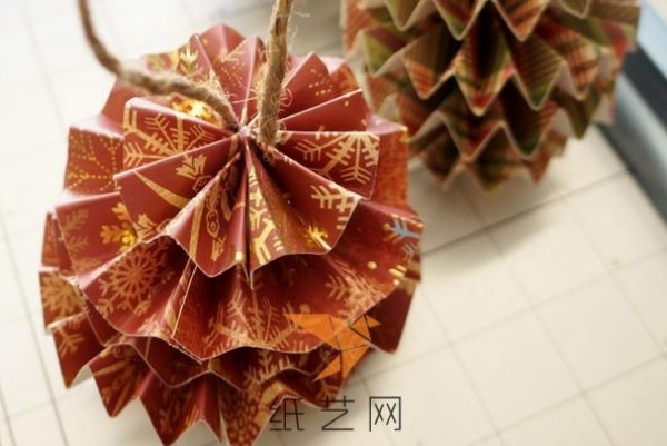 Tutorial on how to make cute origami pine cone Christmas ornaments