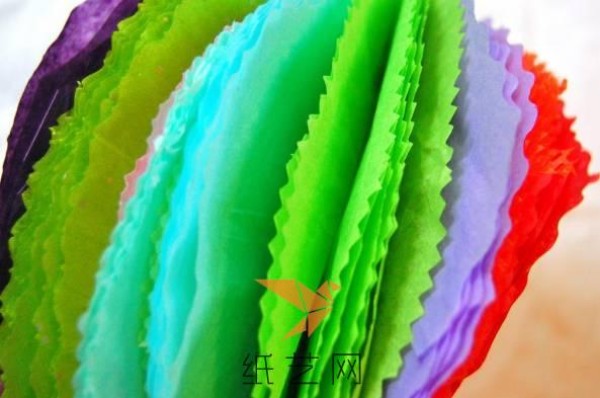 Beautiful and simple handmade paper flower tutorial