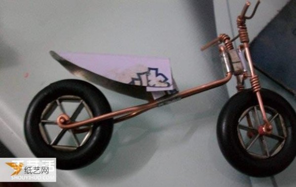 How to make a motorcycle model by reusing cans