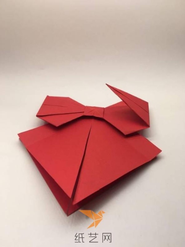 How to make an origami bow from a piece of paper