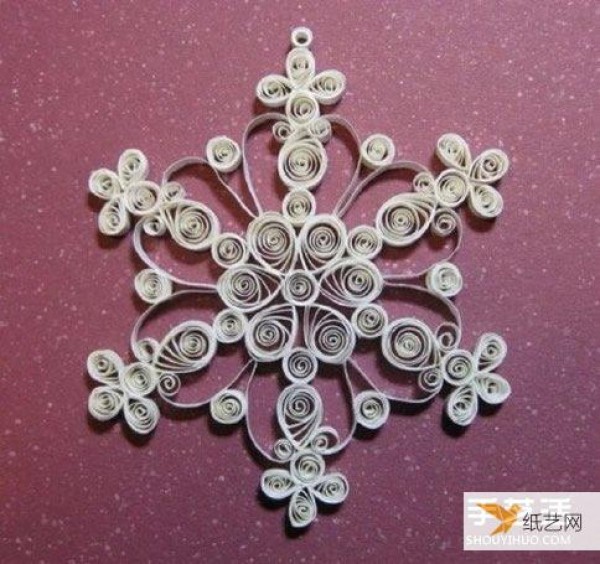 Illustration of how to make beautiful rolled paper snowflakes by hand using quilling paper