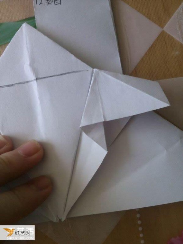 Step-by-step illustration of how to use origami to fold a cute grand piano