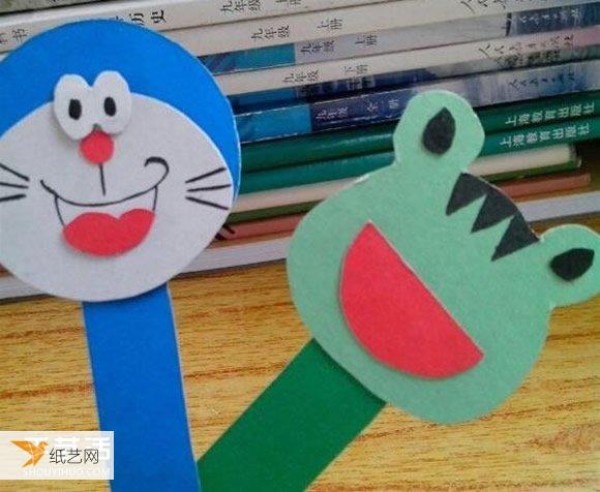 Illustration of how children can make cartoon animal bookmarks