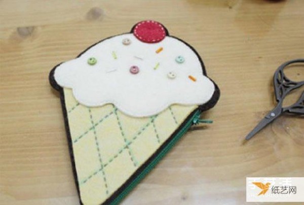 Tutorial on making a personalized handmade ice cream coin purse made of non-woven fabric