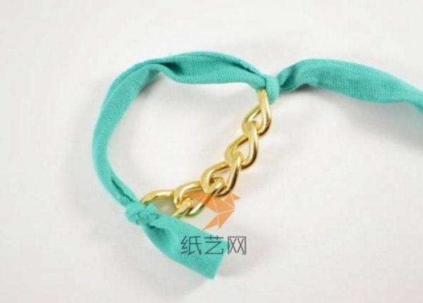 Three-minute bracelet making tutorial