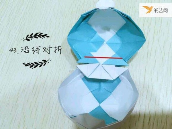 Illustrated tutorial showing how to fold beautiful Poké Balls by hand