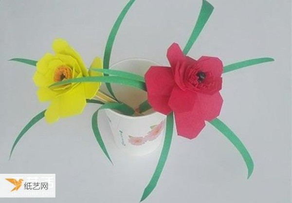 Comprehensive illustrated tutorial for making flowers using sponge paper