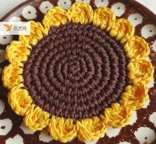 Tutorial on crocheting sunflower pillows and coasters (with illustrations and video tutorials)