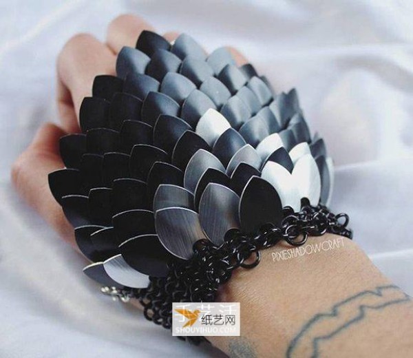 Turn the ideas in your head into physical products: a piece of armor jewelry covered with scales