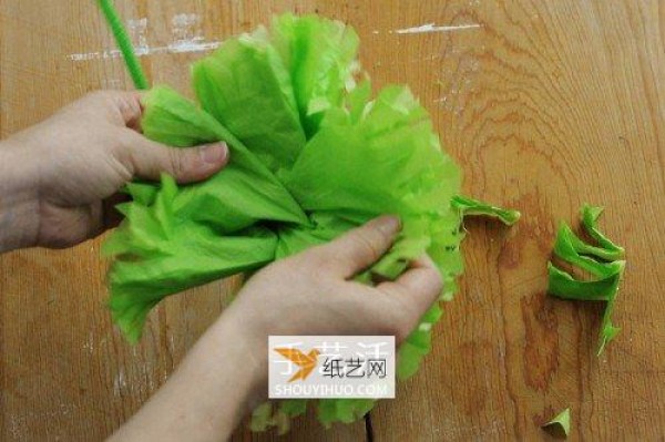 The specific method of making simple and beautiful handmade crepe paper flowers