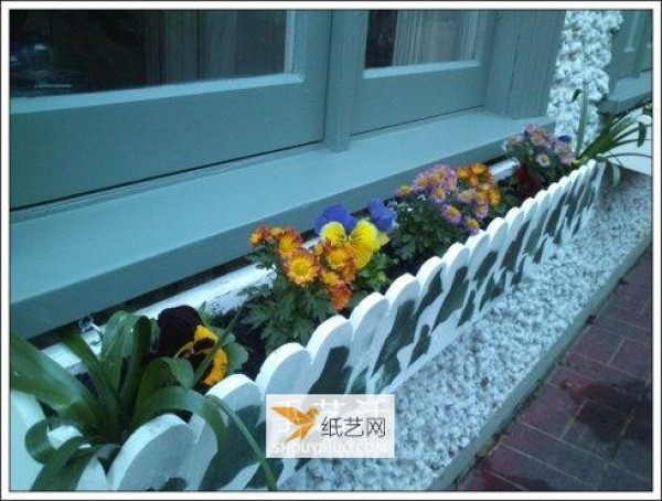 Illustrated tutorial on how to make your own window sill flower box