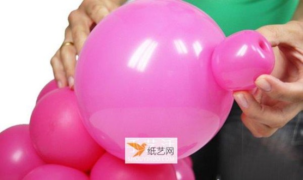 Step by step tutorial on how to make cute pink pig balloons