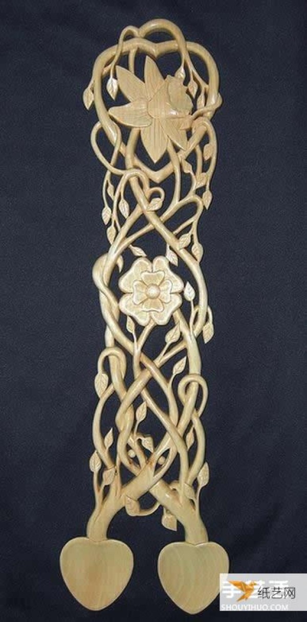 Comprehensive display of various carving works by the Love spoon wood carving artist Adam King