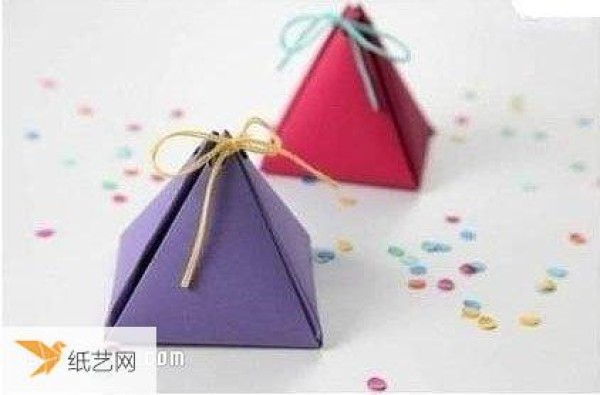 Personalized triangle packaging box production steps with expanded diagram